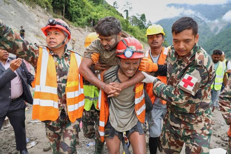 Sturzflut im Himalaya: Zwei Männer nach neun Tagen lebend aus Tunnel befreit