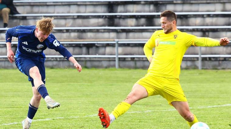1. FC Schwalmstadt dreht 0:1 in Unterzahl – und gewinnt erneut 2:1