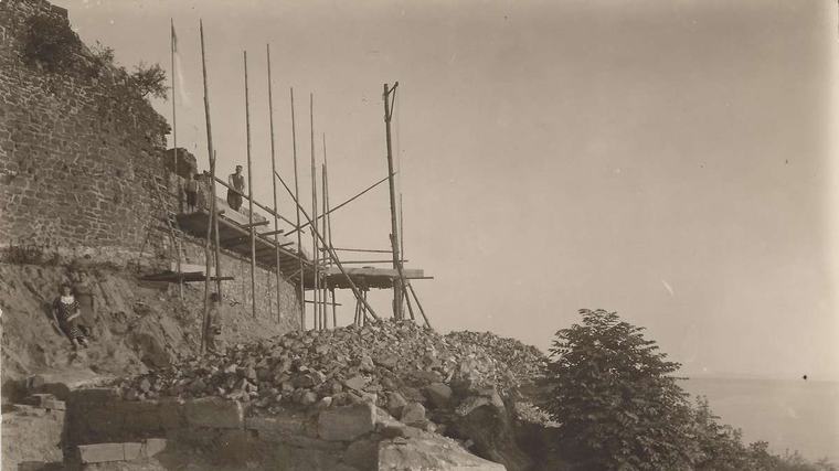 400 Fotos digitalisiert: Album zeigt, wie 1936 die Homberger Burgruine freigelegt wurde