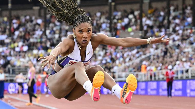 Olympiasiegern Davis-Woodhall beendet Saison nach Autounfall