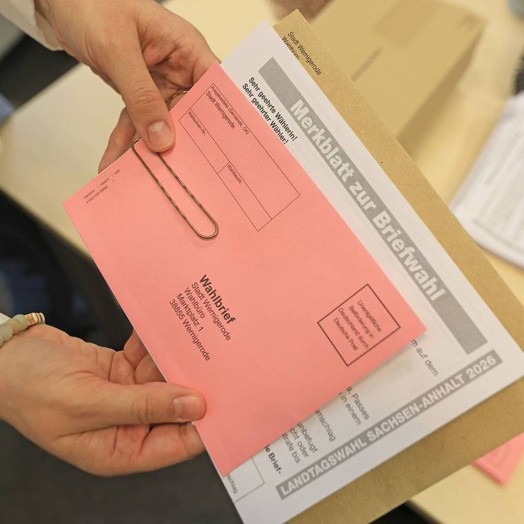 Angeblich AfD-Stimmen aussortiert: Falsches Briefwahlvideo verbreitet sich vor Sachsen-Anhalt-Wahl – ein Faktencheck