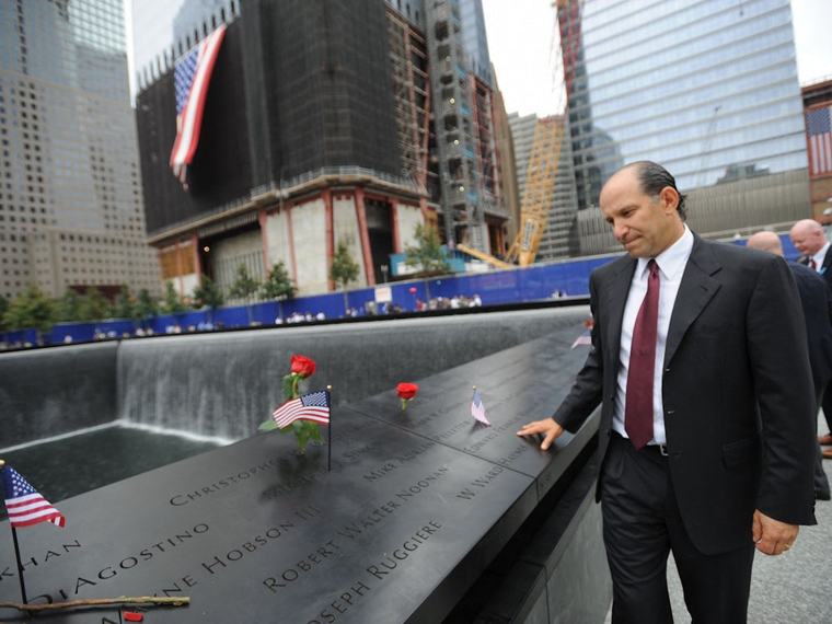 Howard Lutnick: Der Überlebende, der für Trump Amerika rächen soll