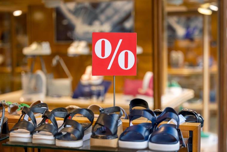 Eine Ära endet: Schuhgeschäft schließt nach über 100 Jahren – Räumungsverkauf läuft