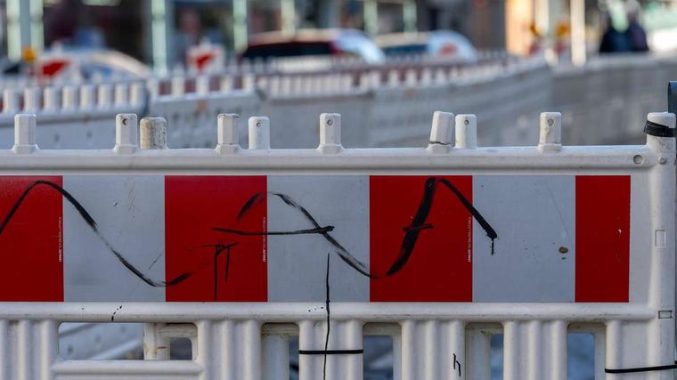 Stadtwerke sperren Glücksburger Straße in Bogenhausen wegen Leitungsarbeiten komplett