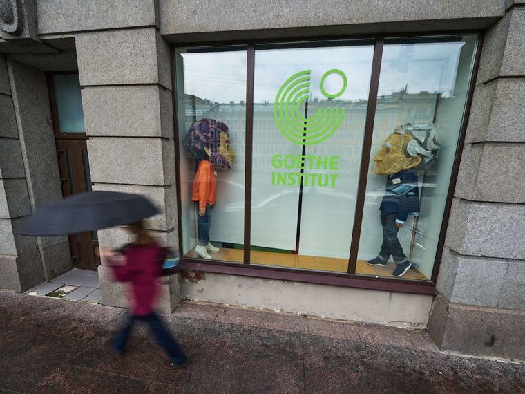 Newsblog zur Bundespolitik: Moskau schließt Goethe-Institute und deutsches Konsulat in Sankt Petersburg