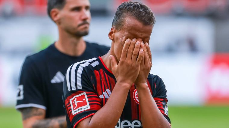 Bundesliga: Irre Phase nach der Pause – Frankfurt-Debakel gegen Augsburg