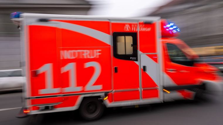 16-Jähriger stößt auf Mofa frontal mit Auto zusammen – tot