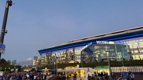 Mit Fotos und Video: So feiern die Schalke-Fans den Punkt gegen die Bayern
