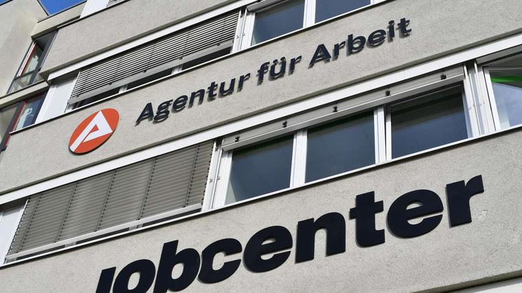 Aus Angst vor Eskalation? Jobcenter setzt für Koran-Vorleser Regeln aus