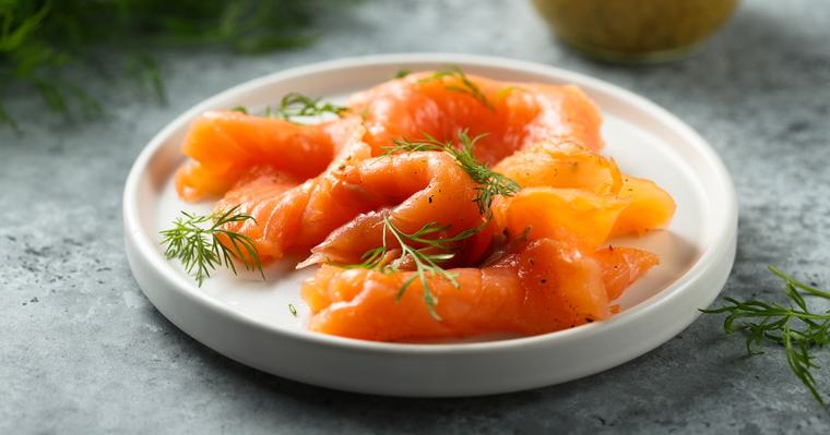 Räucherlachs abgelaufen? Diese Zeichen zeigen, ob der Fisch noch genießbar ist