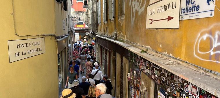 Overtourism: Soll man beliebte Reiseziele bewusst meiden?