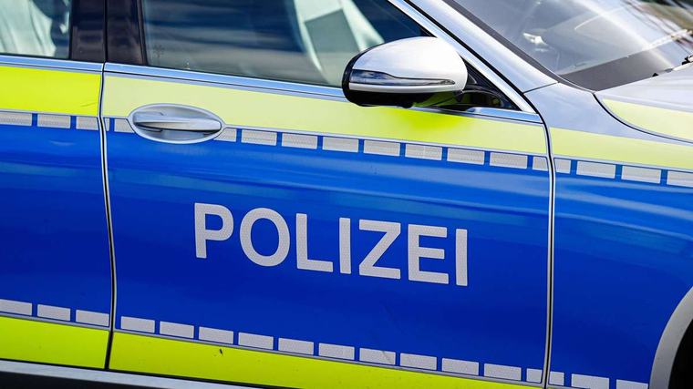 Größerer Polizeieinsatz: Mann droht Bewohnerin und Kind mit dem Tod – Junge leicht verletzt