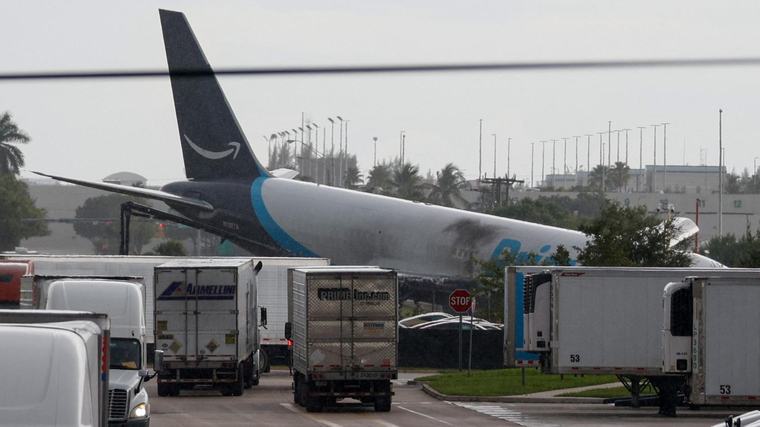 Mindestens fünf Tote nach Unfall mit Amazon-Frachtflugzeug in Miami