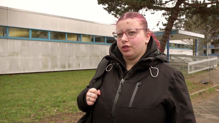 Bürgergeld-Empfängerin zieht wieder zu ihrer Mutter – die ist außer sich