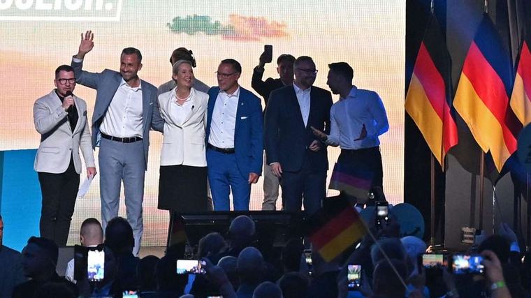 AfD-Party vor der Wahl in Sachsen-Anhalt: Hohn für Merz, brisante Weidel-Parole schallt durch die Halle