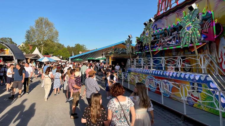 Moosburger Herbstschau naht: Zuckerl für Vereine, Firmen und Familien – und ein Comedy-Star