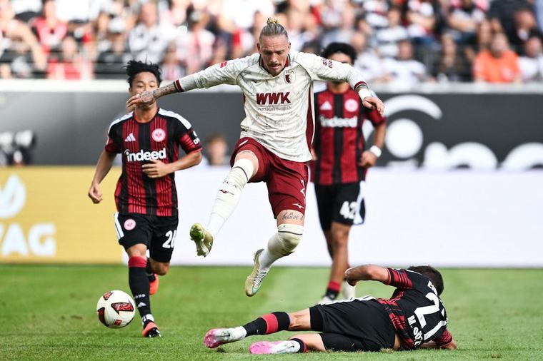 Fußball-Bundesliga: Augsburg ist Tabellenführer