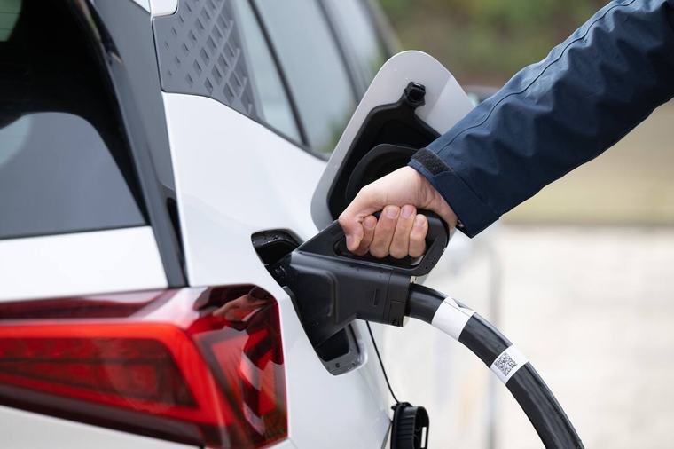 Elektromobilität: Neue E-Autos laden schneller – Infrastruktur muss nachziehen