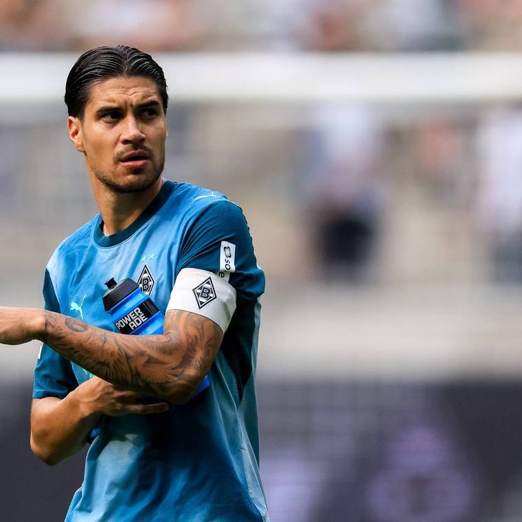 „Werde auf keinen Fall Schiedsrichter“: Borussias Kevin Diks über seine Führungsrolle, den Asien-Cup und den VAR