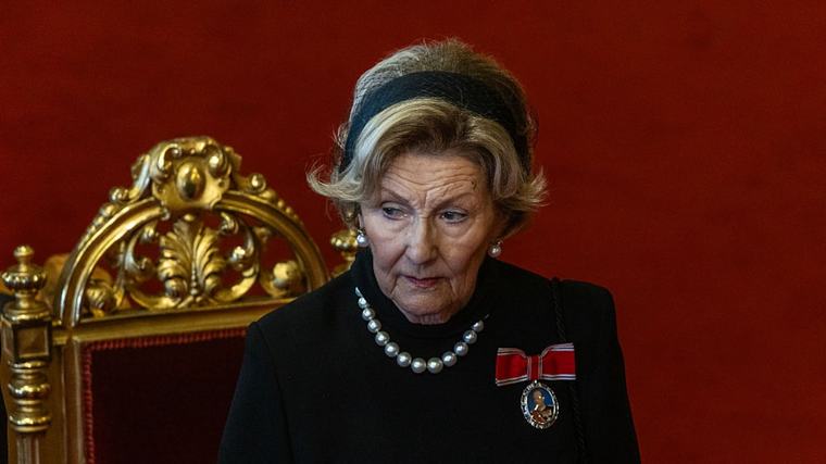 Ingrid Alexandra & Sonja zeigen: Royals tragen Perlen als Zeichen der Trauer