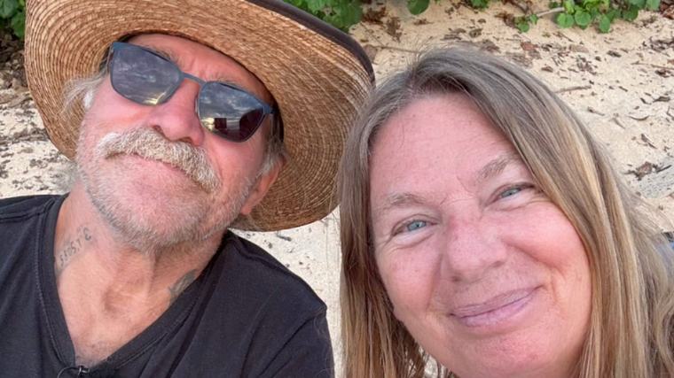 „Einiges zu feiern”: Manu und Konny Reimann stoßen im Pool auf ihren Neuanfang an