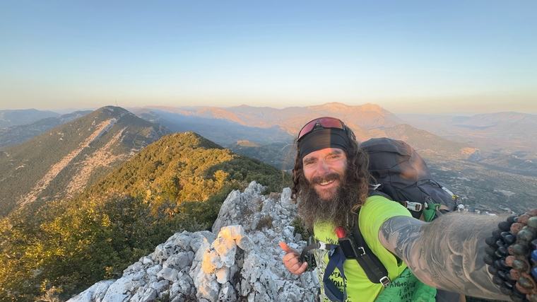 Luca (43) bewältigt eine der längsten Wanderungen der Welt: „Mein Geldbeutel ist leerer, aber ich bin um einiges reicher”