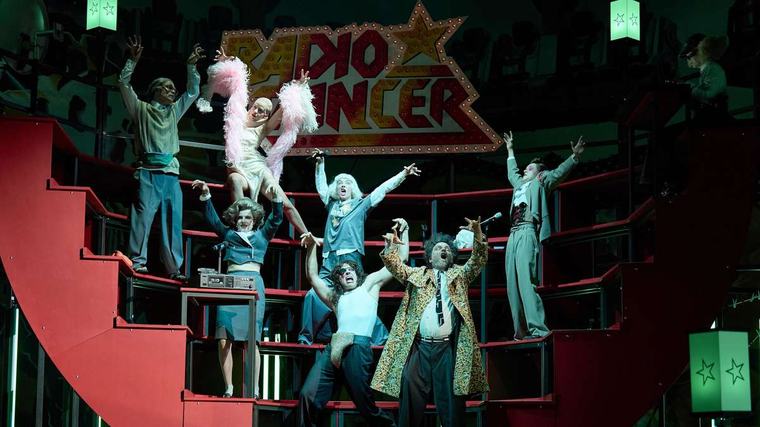 Neue Schauspieldirektorin stellt sich mit Geisterbahn-Radioshow vor