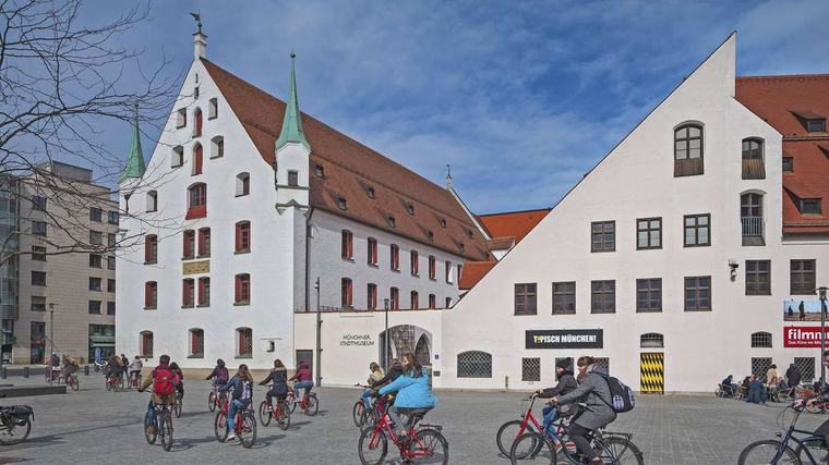 Filmmuseum in München startet neue Spielzeit mit Retrospektiven zu Eustache, Fellini und Bogart
