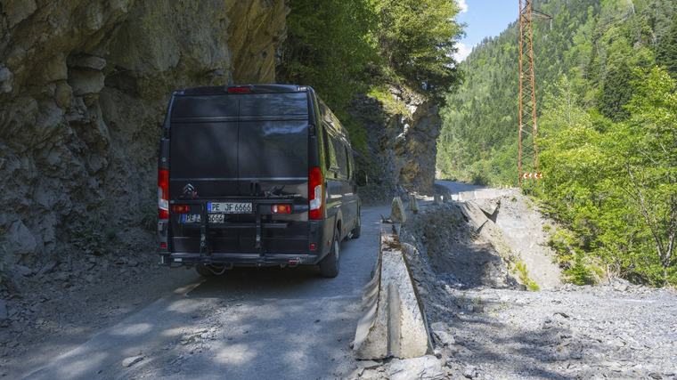 Massentourismus im Bergdorf: Bewohner fordern Hilfe gegen illegale Parkplätze