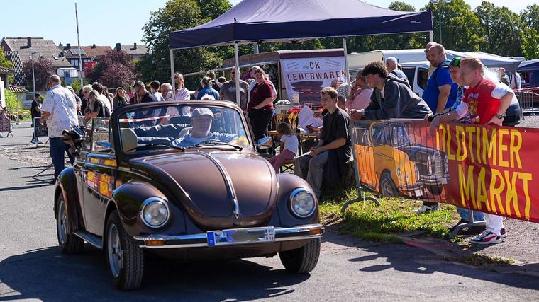 Rollende Geschichte: Oldtimer-Markt für Schrauber und Sammler