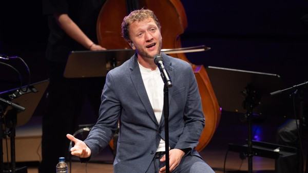 Tosender Applaus für großartigen Geschichtenerzähler in der Elbphilharmonie