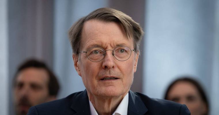Milliarden-Loch und seine Folgen: „Privatversicherte sollten für die soziale Pflegeversicherung aufkommen“
