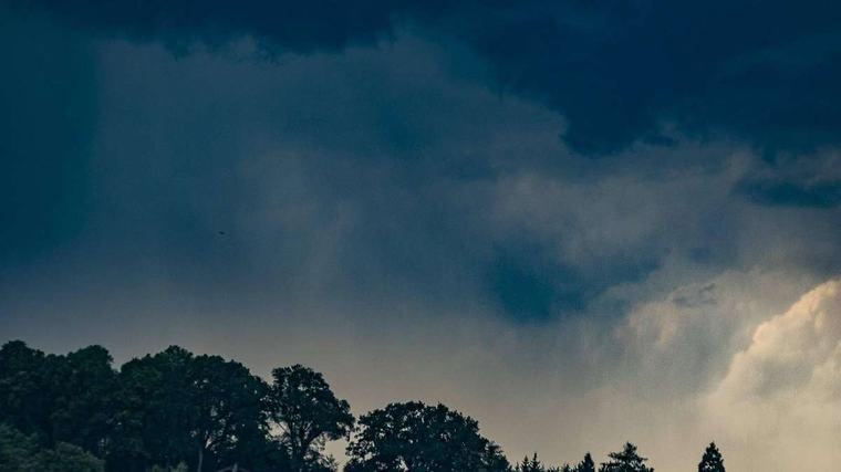 Sonniger Sonntag in Bayern – doch Wochenstart bringt Gewitter und Schauer