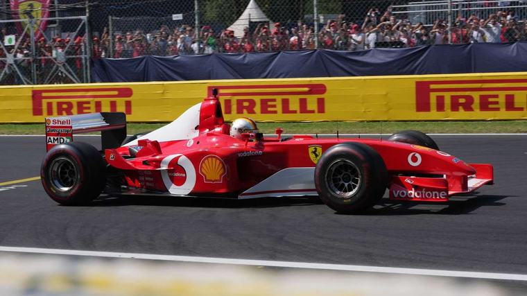 Sebastian Vettel bereitet Fans mit WM-Auto von Michael Schumacher Gänsehautmoment