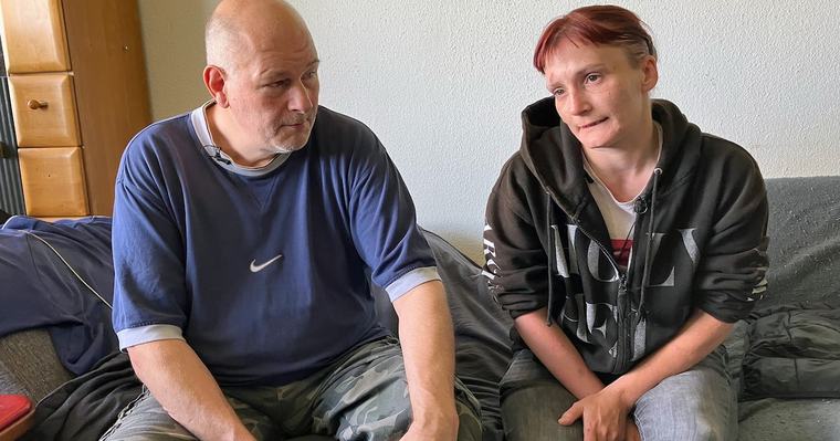 „Armes Deutschland”: Bürgergeld-Empfängerin Carola zieht zu ihrem Ex – dann kommt die Polizei