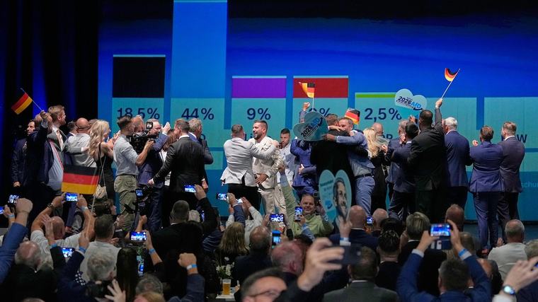 Freudentaumel bei der AfD, lange Gesichter bei der CDU