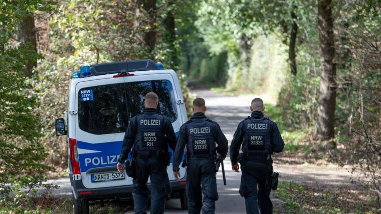 Polizei mit Großeinsatz am Hambacher Forst – Verdächtiger mit Fahrrad auf der Flucht?