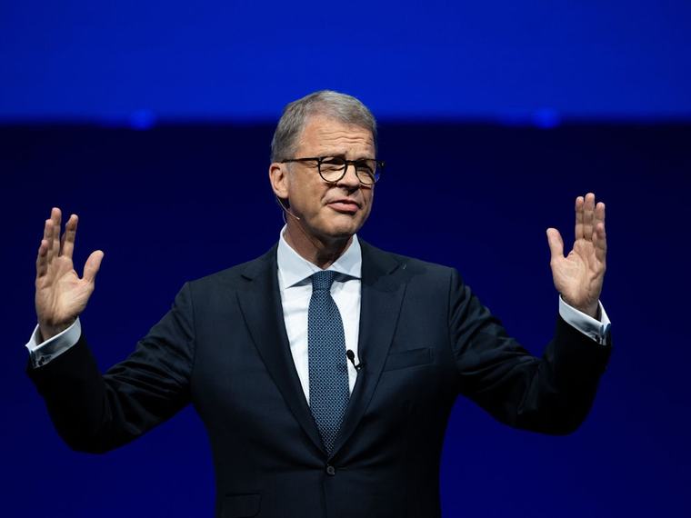 Banken: Deutsche Bank einigt sich überraschend mit Ex-Manager