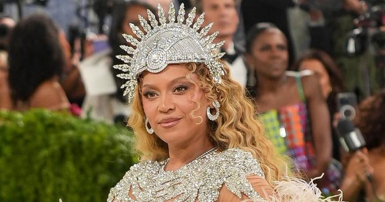 Fans sind entsetzt Beyoncé verkauft leere Kiste für fast 1.000 Dollar