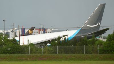 Unfall mit Amazon-Frachtflugzeug am Flughafen Miami