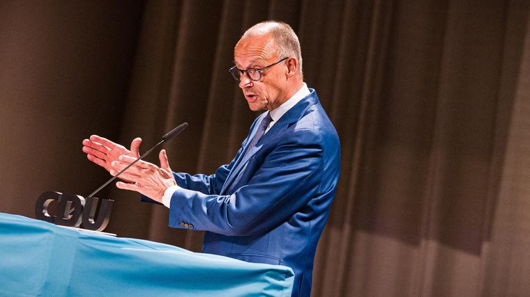 Kanzler Merz in Hannover: "Deutschland muss Industrieland bleiben"
