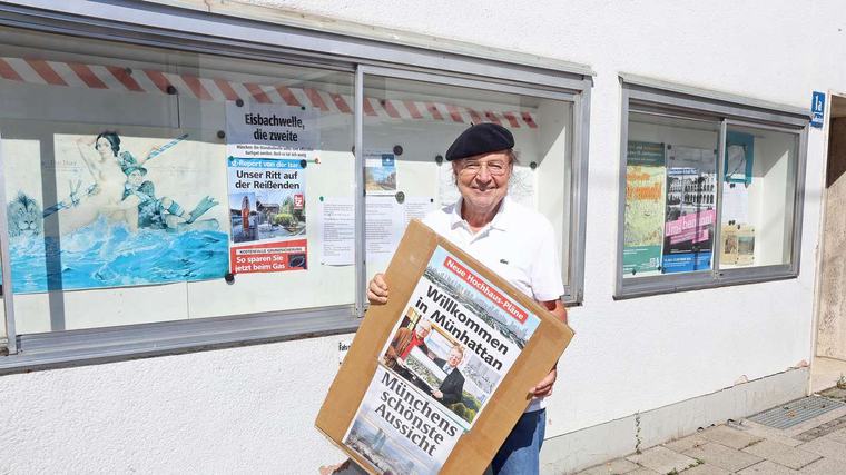 „Schade, dass sie dann weg sind“: Münchner sammelt Zeitungsplakate – und hängt sie wieder auf