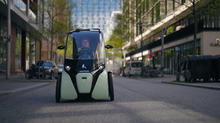 „Autofahren” ohne Führerschein: Dieses E-Bike kommt mit Dach und Lenkrad