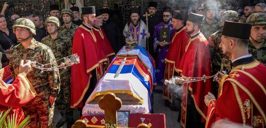 Ratko Mladić: Tausende nehmen in Belgrad Abschied von Kriegsverbrecher