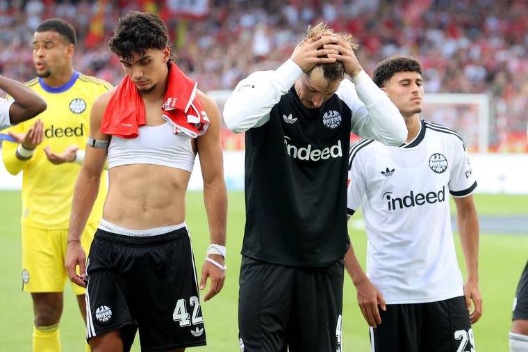 Krösche bei Eintracht Frankfurt in der Kritik: Adler Sturzflug