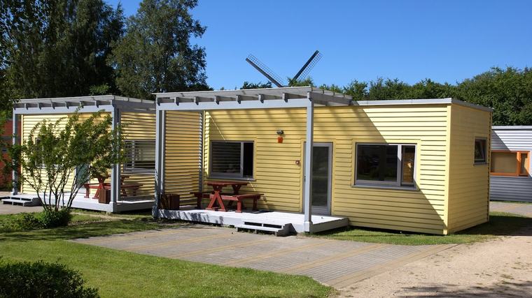 „Unmenschlich und ungerecht”: Camping-Gäste müssen für Räumung der eigenen Chalets 30.000 Euro zahlen