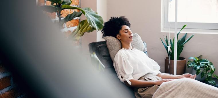 Vitamine direkt in die Vene: Wie gefährlich sind Drip-Spa-Infusionen?