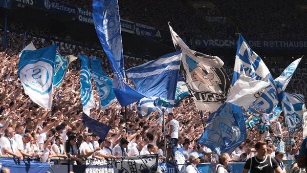 Wie die Schalke-Ultras die Mitgliederversammlung bewerten