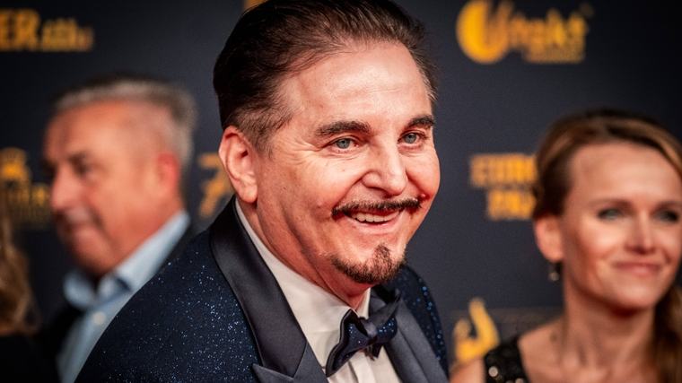 Bei der „Goldenen Henne”: Uwe Herrmann erscheint direkt nach Bestrahlung auf dem roten Teppich