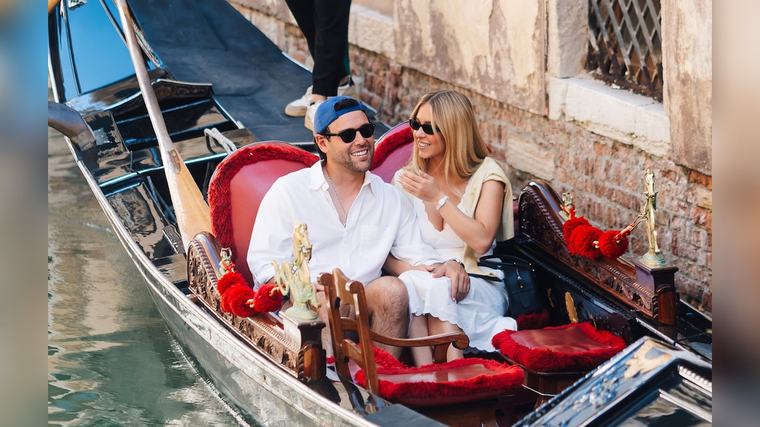 Sydney Sweeney zeigt sich in Venedig ganz verliebt
